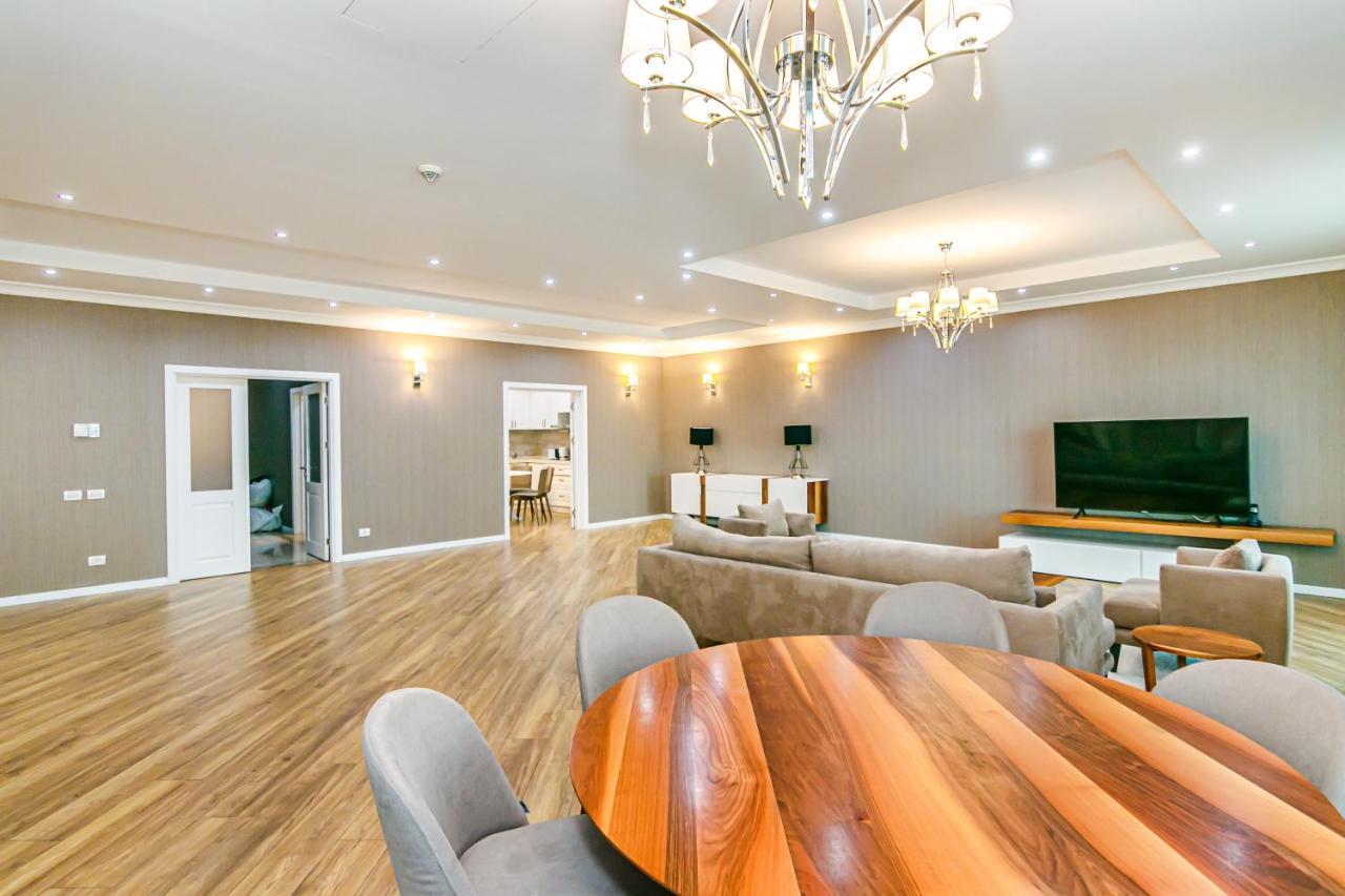 Three-Bedroom Deluxe Apartment