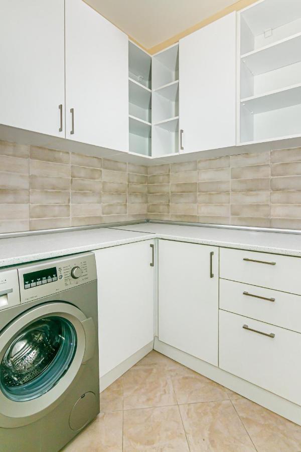 Three-Bedroom Deluxe Apartment