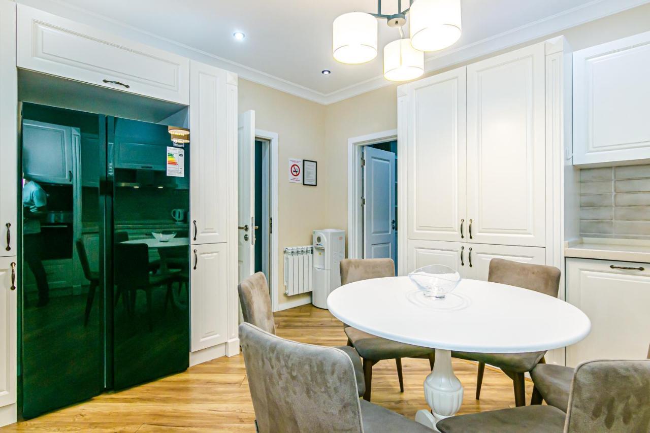 Three-Bedroom Deluxe Apartment