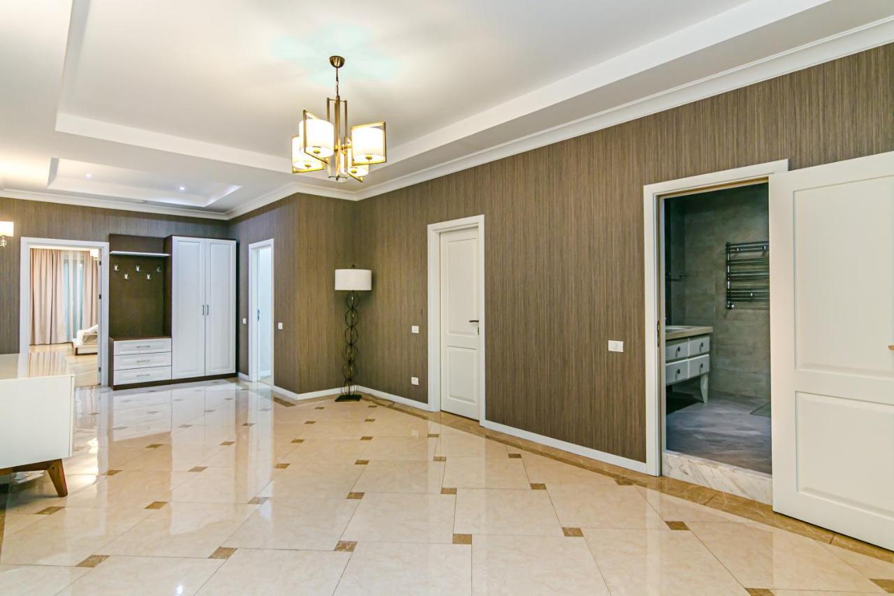 Three-Bedroom Deluxe Apartment