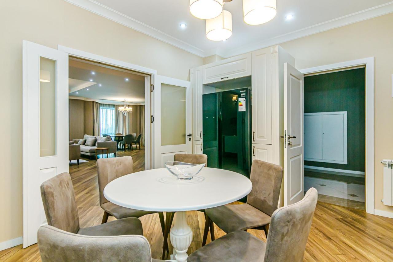 Three-Bedroom Deluxe Apartment