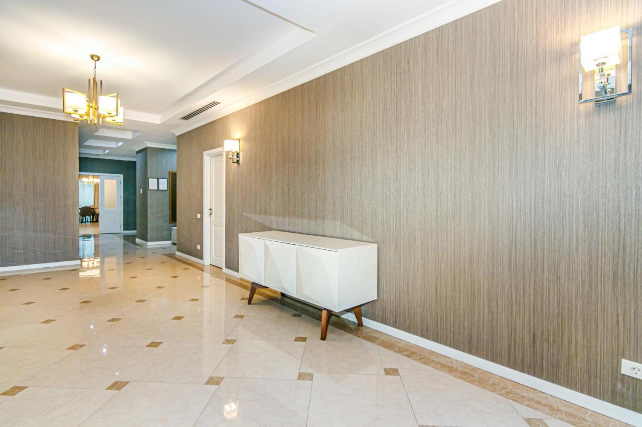 Three-Bedroom Deluxe Apartment