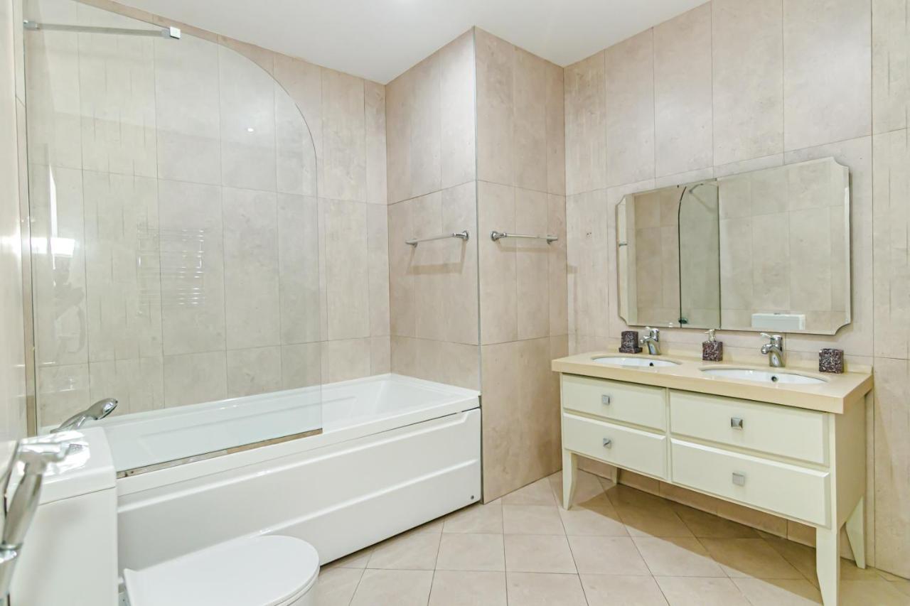 Three-Bedroom Deluxe Apartment