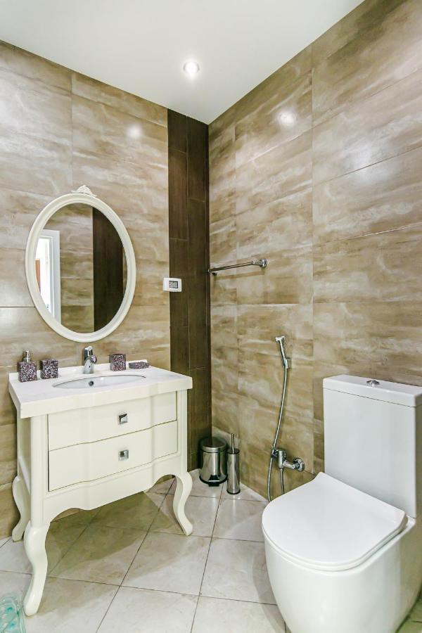 Three-Bedroom Deluxe Apartment