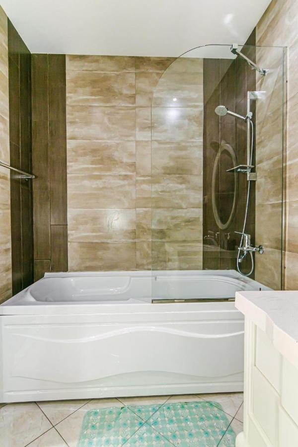 Three-Bedroom Deluxe Apartment