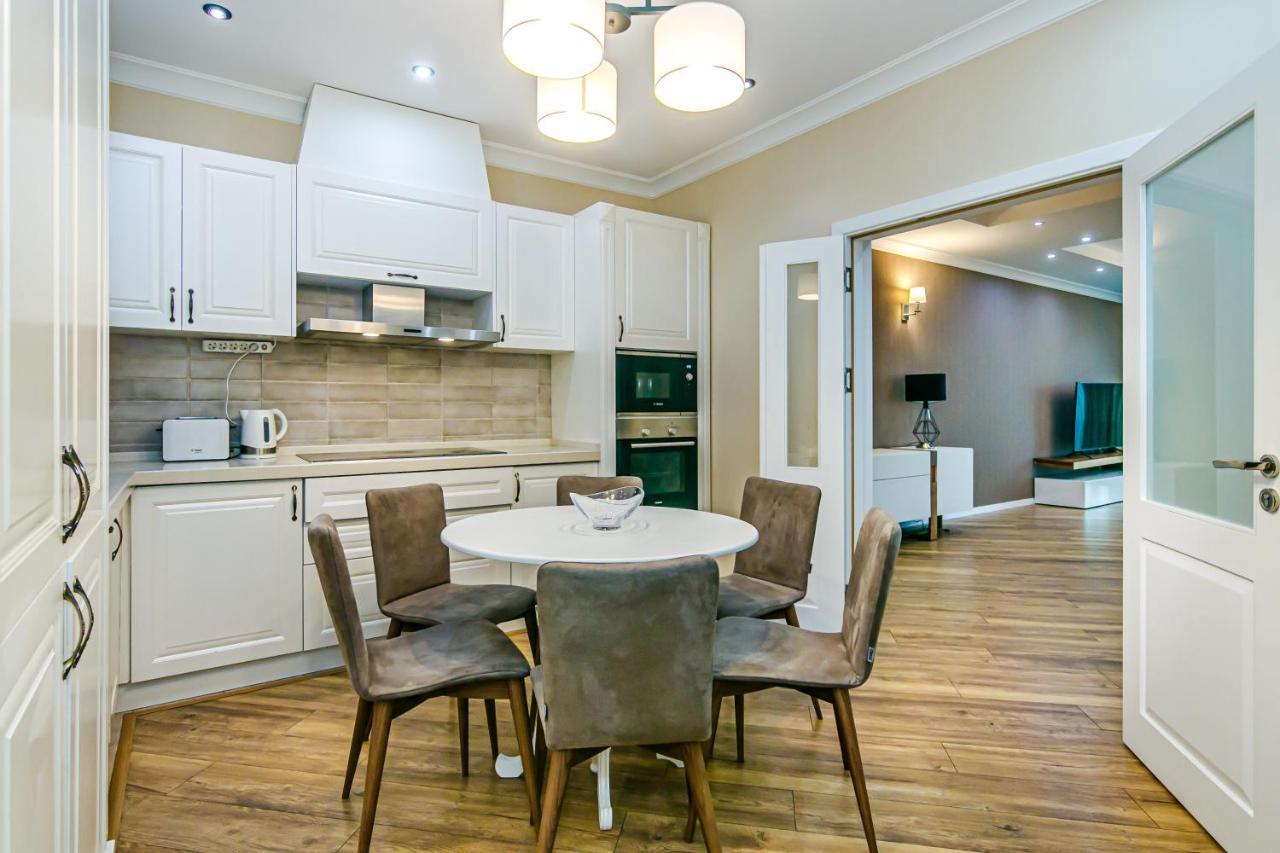 Three-Bedroom Deluxe Apartment