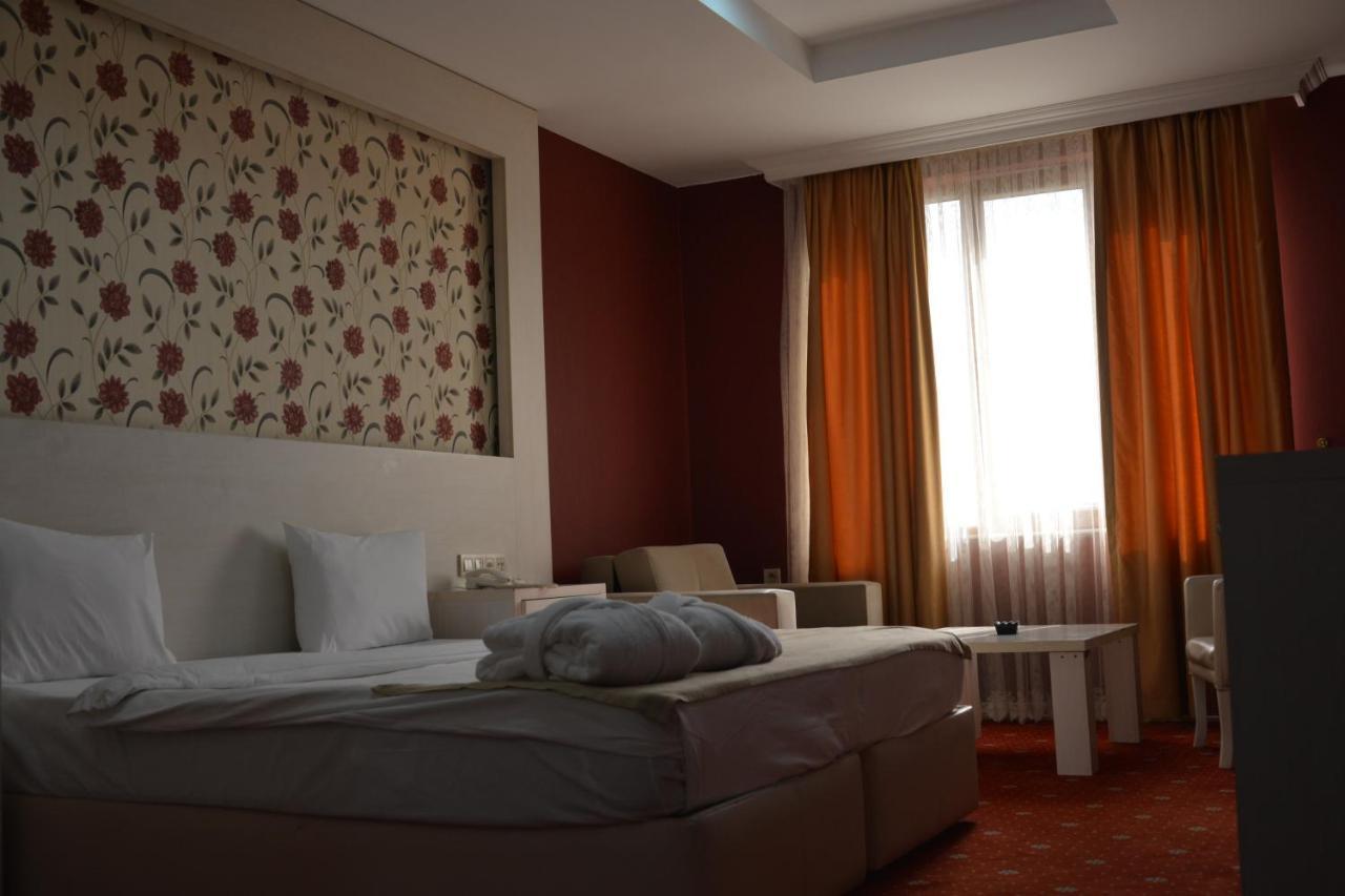 Triple Room City View,1486026202:JPEG