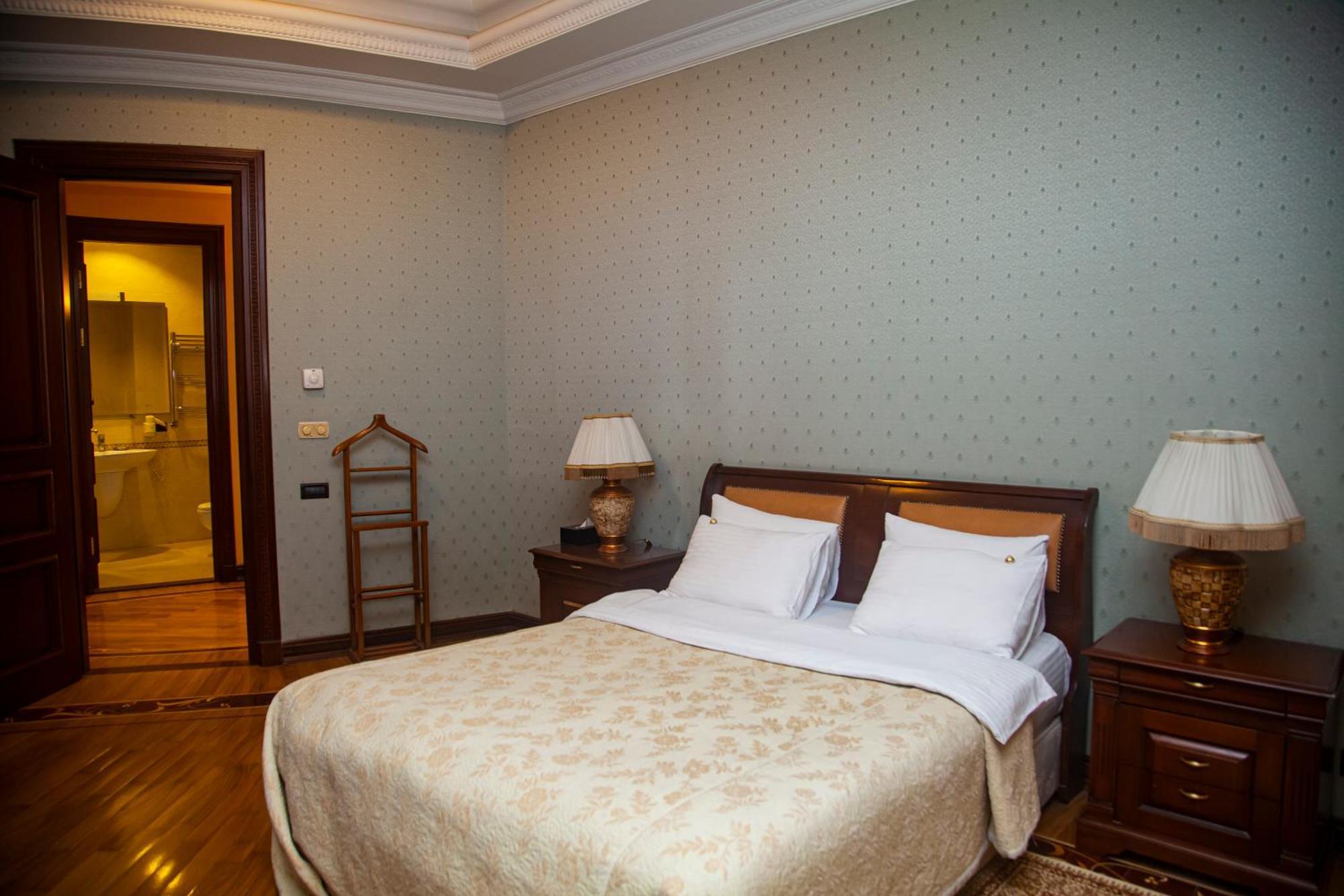 King Suite,1643769418:JPEG