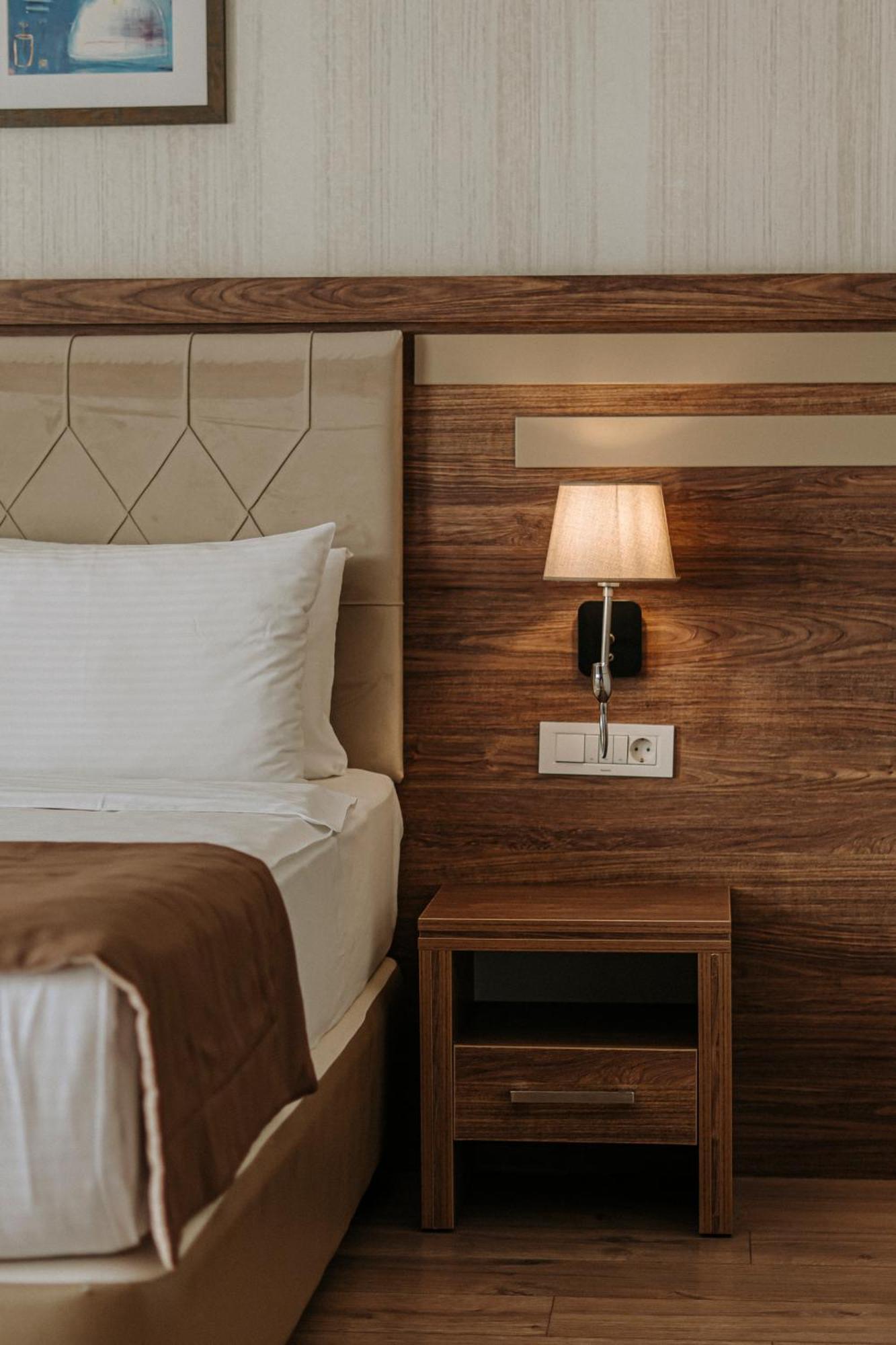 Deluxe King Suite