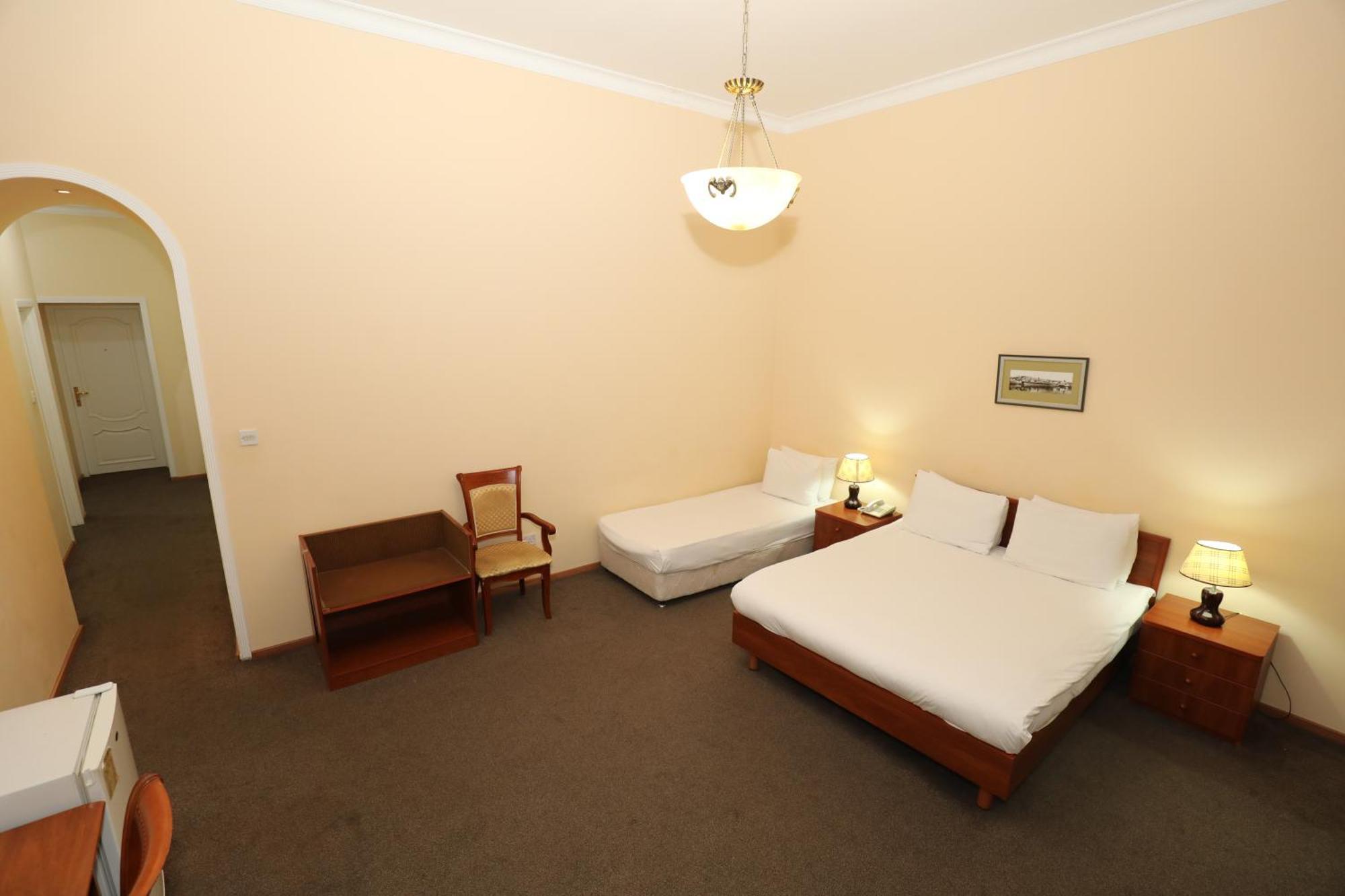 Triple Room,1742792431:JPEG