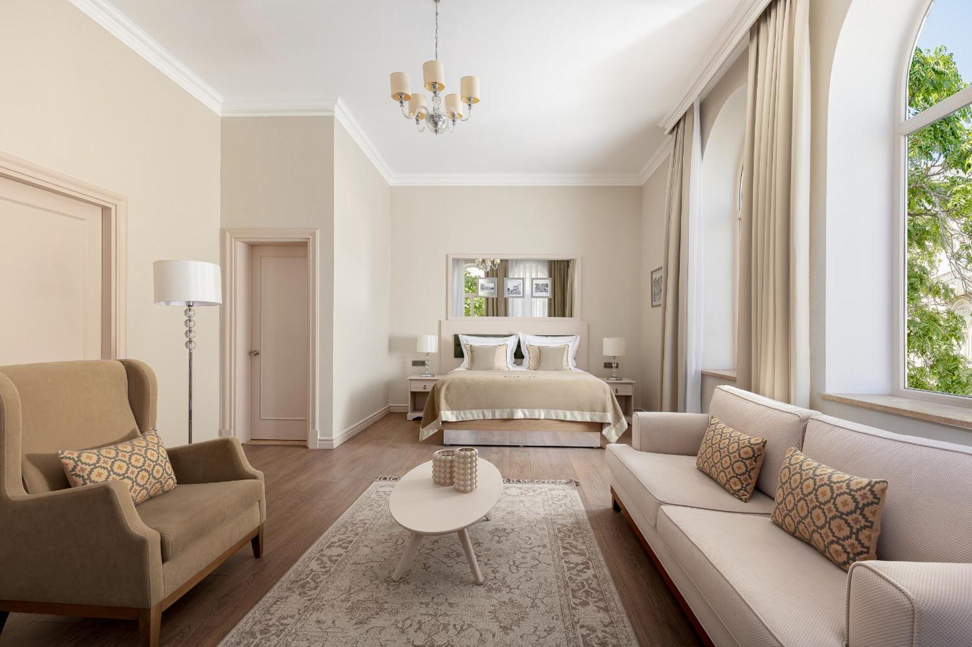 Executive Suite Room,1743124678:JPEG
