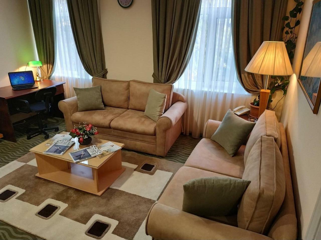 Budget Double Room,780008547:JPEG