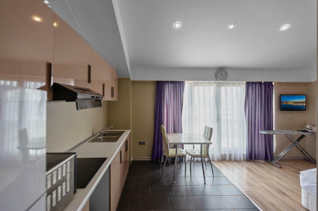 Deluxe Queen Studio,781345650:JPEG