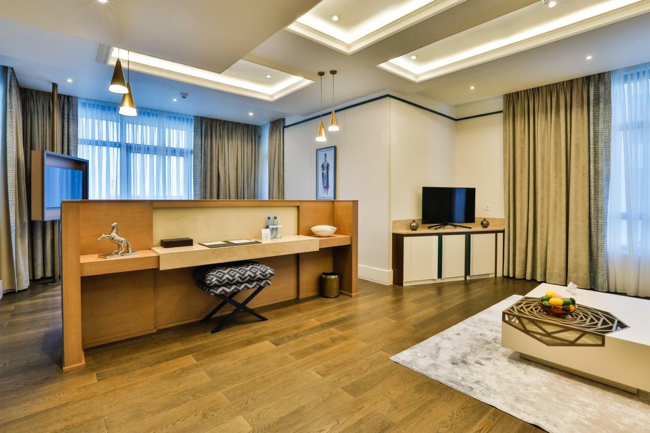 King Suite with Balcony,806776095:JPEG