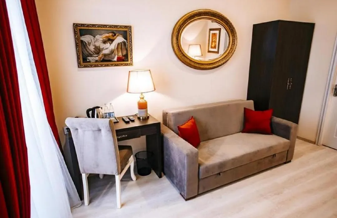Donna Hotel-1