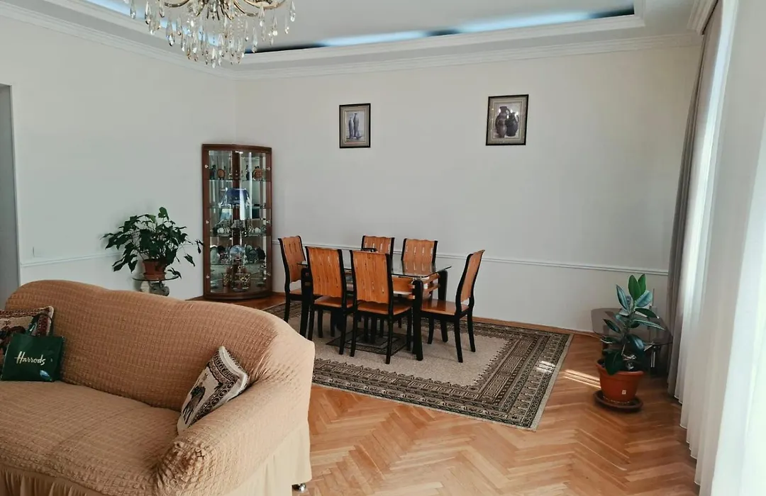 Neftiannikov Avenue Apartment-1