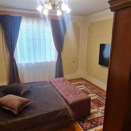 Gold Wall Apartment-2