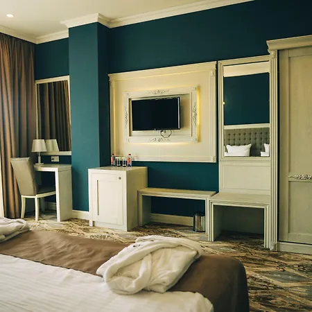 Emerald Suite Hotel-2